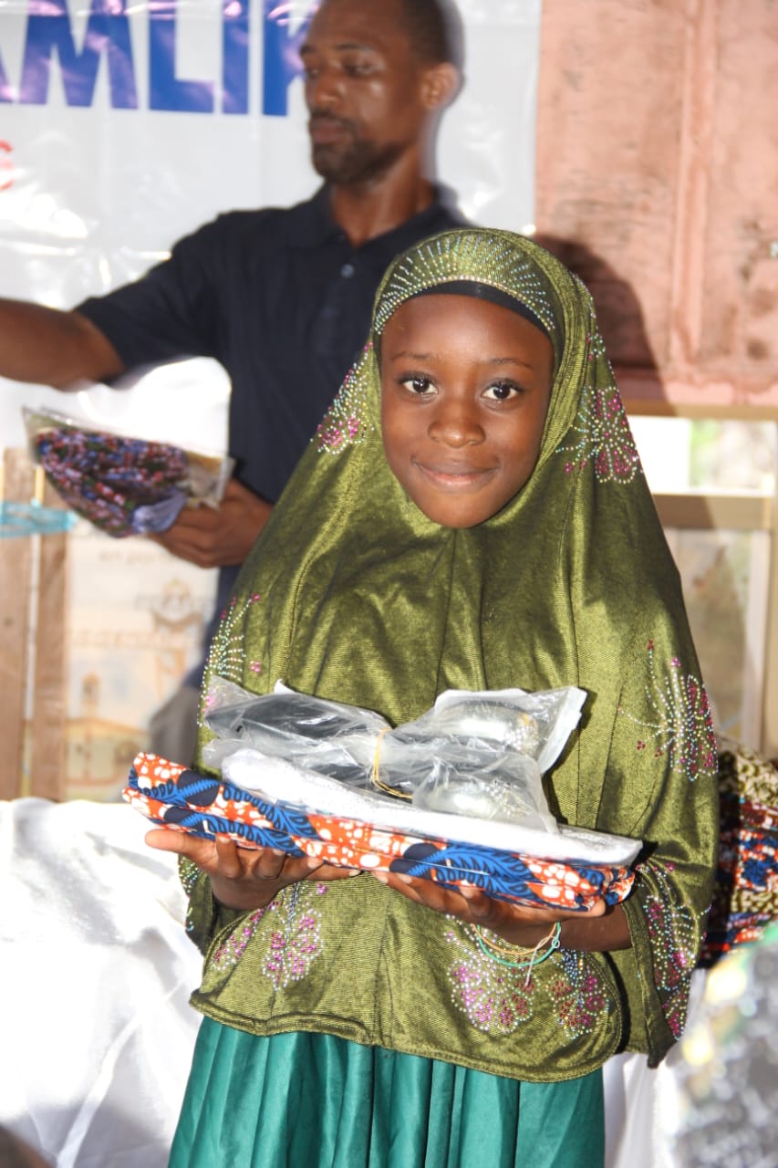 Lomé en fête : plus de 100 enfants habillés grâce à l'ONG CASE et à ses partenaires de Turquie.