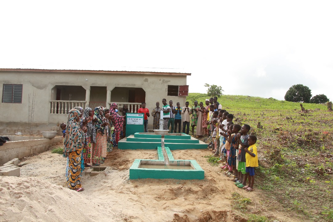 🚰 Forage avec Pompe à Main à Basar, Togo - Réalisé par CASE TOGO et la Fondation HASENE 🚰